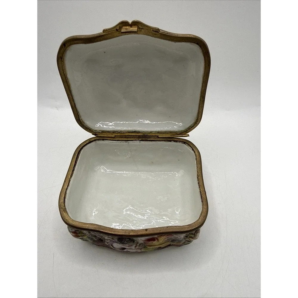 Antique Capodimonte Porcelain Hinged Trinket Jewelry Box Hand Painted Cherubs